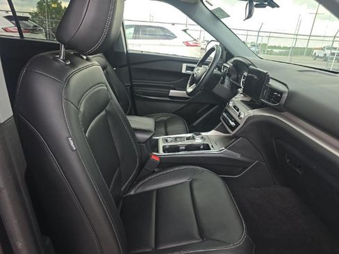 Used 2023 Ford Explorer XLT w/ Equipment Group 202A AWD/4WD image 7
