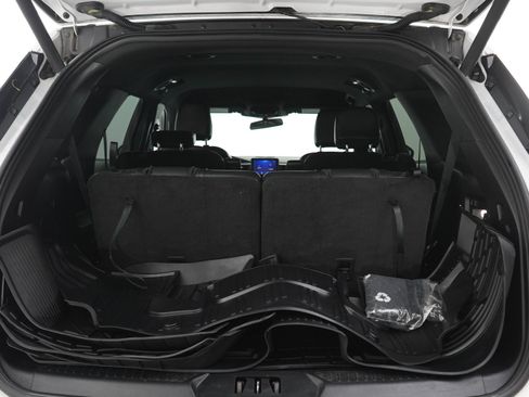 Used 2020 Ford Explorer XLT w/ Equipment Group 202A AWD/4WD image 9