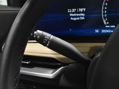 Certified 2024 Cadillac XT4 Luxury w/ Cold Weather Package AWD/4WD image 10