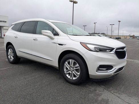 Used 2021 Buick Enclave Essence w/ Sound and Sites Package image 2