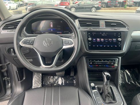 Used 2024 Volkswagen Tiguan SE AWD/4WD image 30