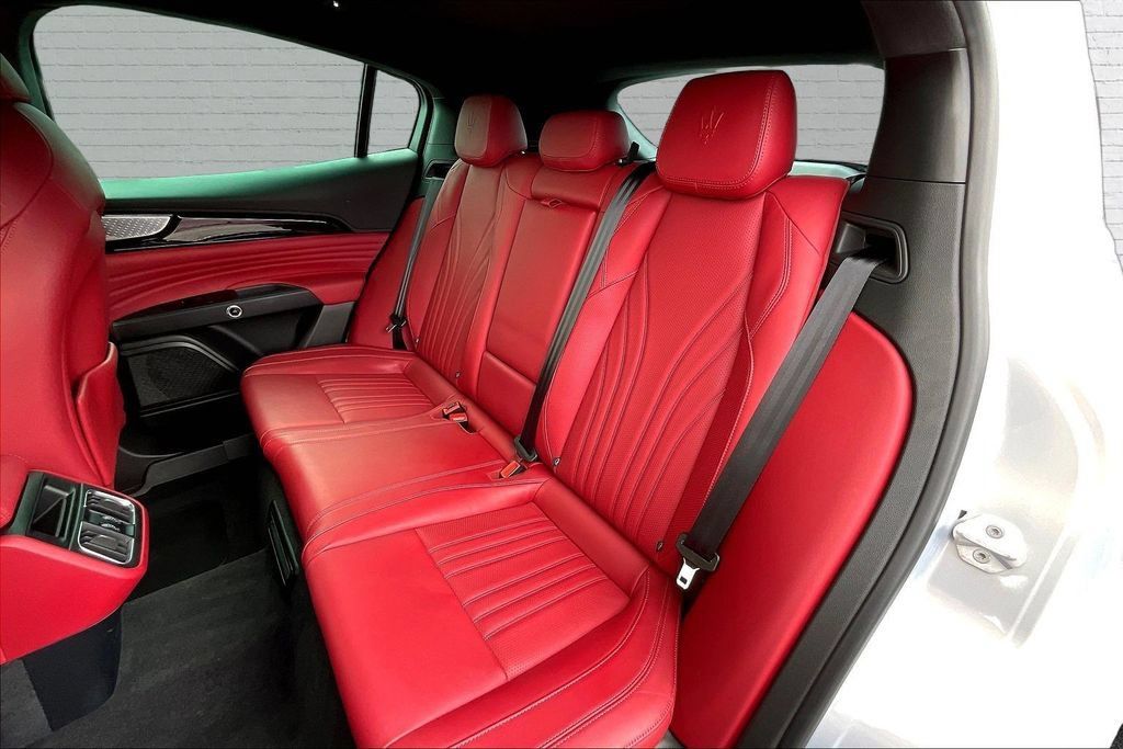 Used 2023 Maserati Grecale Modena AWD/4WD image 21