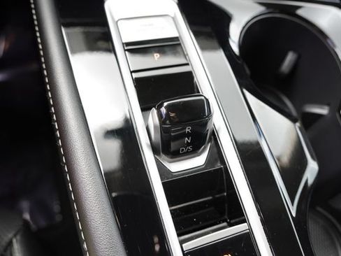 Used 2024 Volkswagen Atlas SE AWD/4WD image 30
