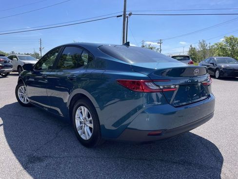 Used 2025 Toyota Camry LE FWD image 5