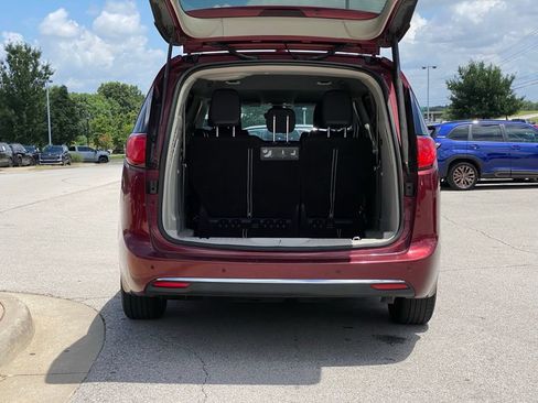 Used 2019 Chrysler Pacifica Touring-L FWD image 7