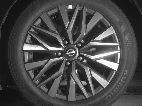 Used 2025 Nissan Altima 2.5 SV FWD image 17