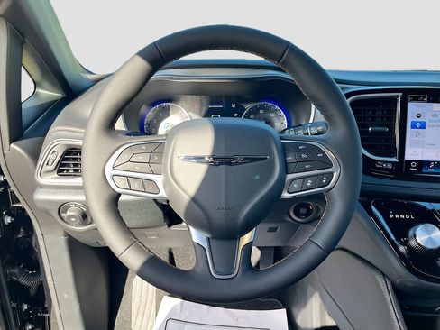 New 2026 Chrysler Pacifica Pinnacle w/ Trailer Tow Group image 11