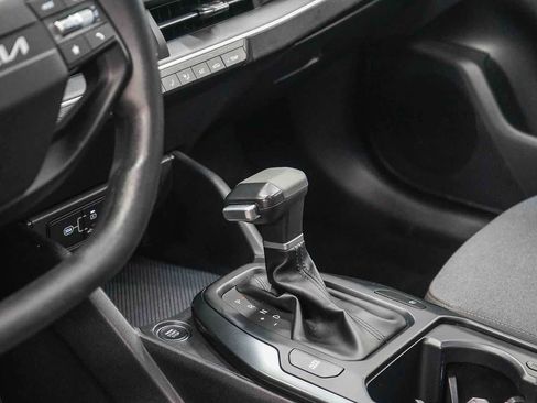 Used 2025 Kia K4 LXS image 23