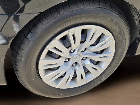 Used 2012 Toyota Camry LE image 8