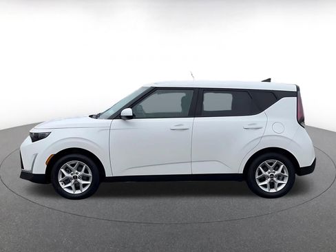 Used 2025 Kia Soul LX w/ LX Technology Package image 9