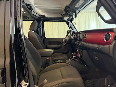 Used 2023 Jeep Gladiator Rubicon w/ Cold Weather Group AWD/4WD image 14