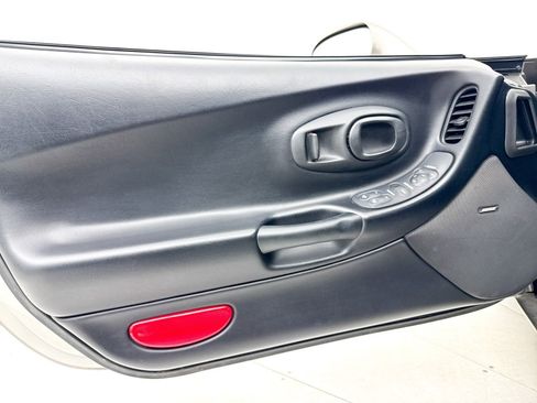 Used 2000 Chevrolet Corvette Coupe w/ Lighting Pkg image 25