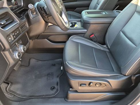 Used 2023 GMC Yukon SLT image 32