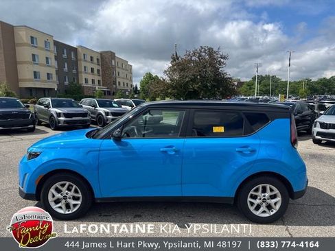Certified 2023 Kia Soul S FWD image 2