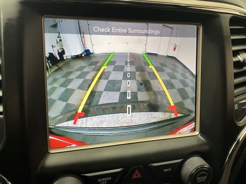 Used 2016 Jeep Grand Cherokee Laredo 75th Anniversary image 5