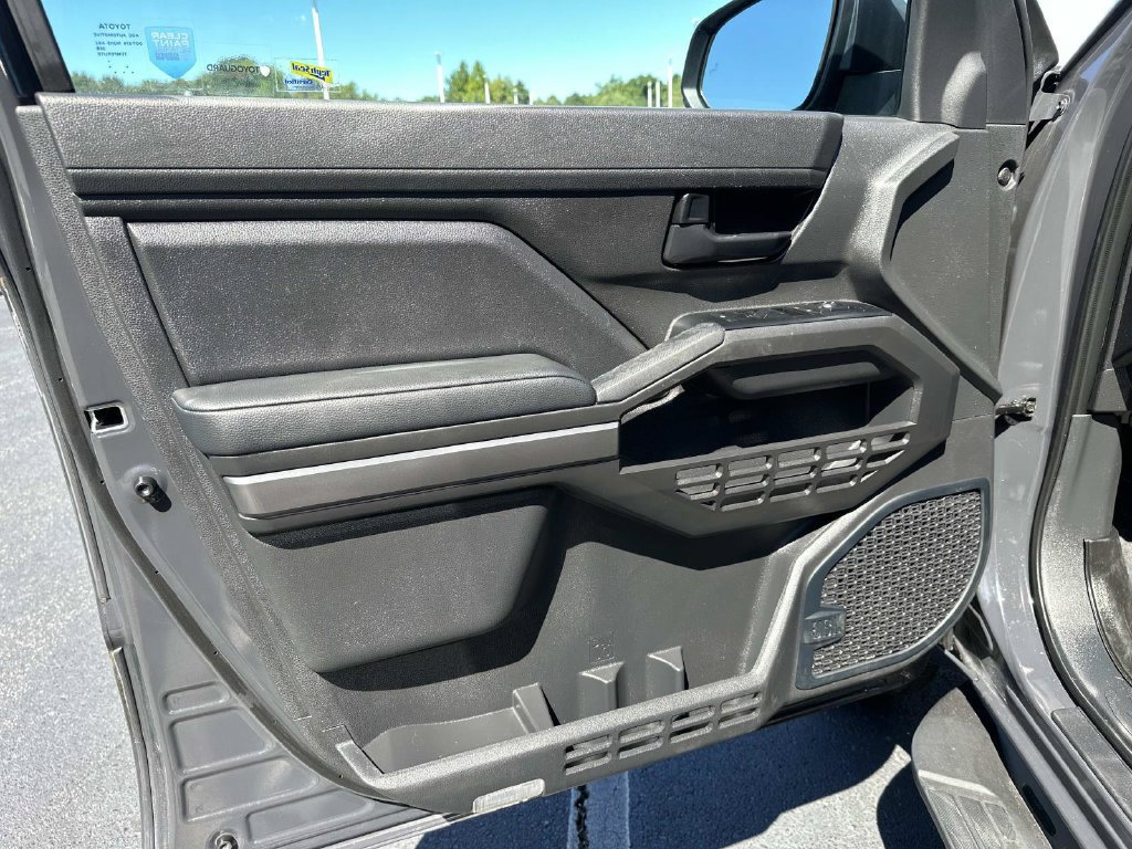 Used 2024 Toyota Tacoma SR5 AWD/4WD image 20