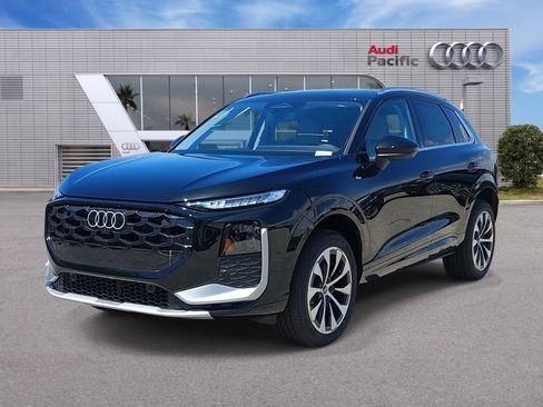 New 2026 Audi Q3 quattro 2.0T AWD/4WD image 1