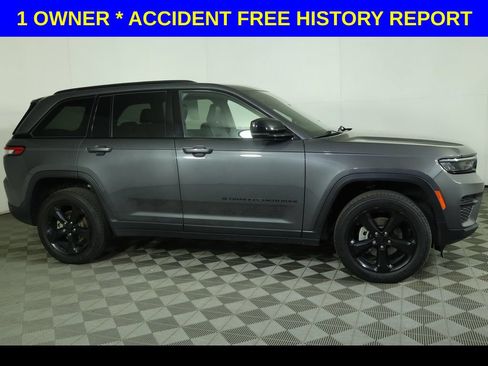Used 2022 Jeep Grand Cherokee Altitude AWD/4WD image 3