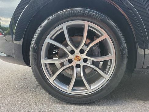 Certified 2025 Porsche Cayenne Base image 13