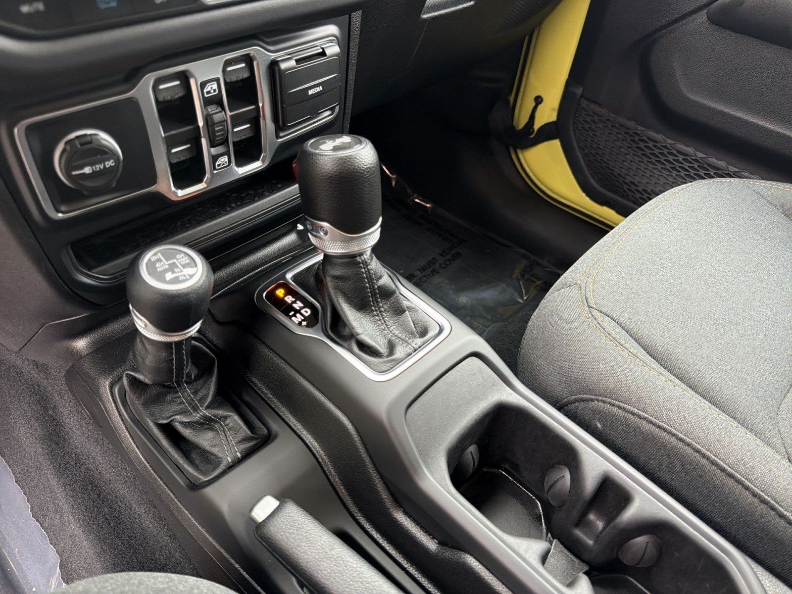 Used 2024 Jeep Wrangler Unlimited Sahara AWD/4WD image 19