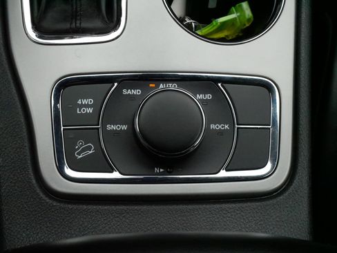 Used 2020 Jeep Grand Cherokee Limited w/ Luxury Group II image 25