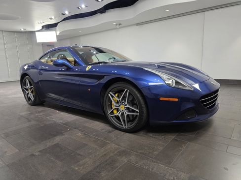 Used 2016 Ferrari California T image 23