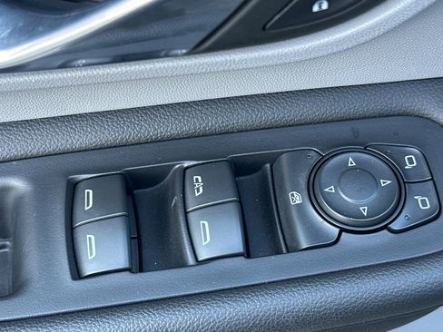 Used 2023 GMC Terrain SLE w/ Driver Convenience Package image 12