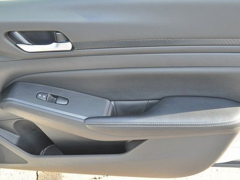 Used 2024 Nissan Altima 2.5 SV image 23