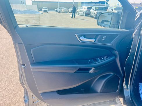 Used 2020 Ford Edge SE image 14