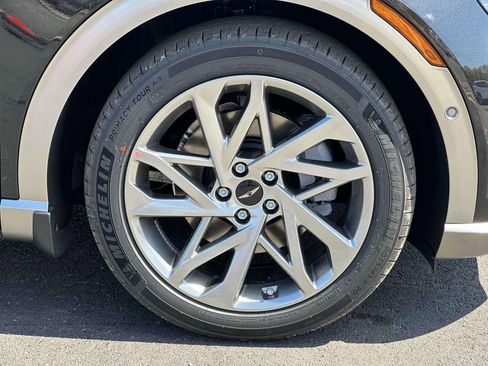 New 2024 Genesis GV60 Advanced image 8