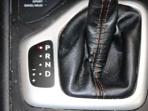 Used 2016 Jeep Cherokee Limited AWD/4WD image 29