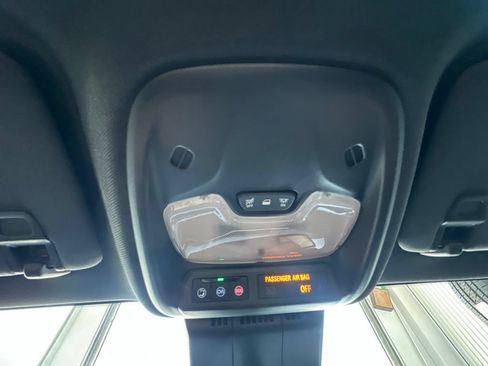 Used 2025 Chevrolet Colorado Trail Boss AWD/4WD image 36