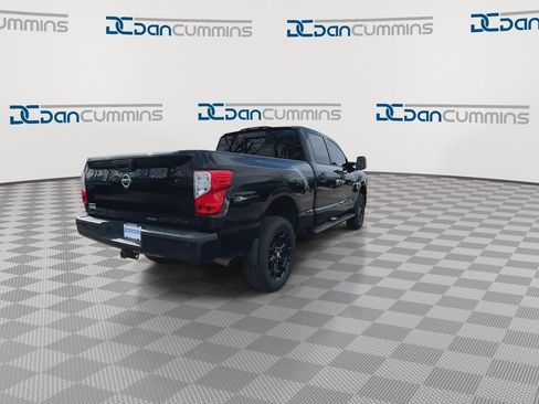 Used 2018 Nissan Titan SV w/ SV Convenience Package image 8