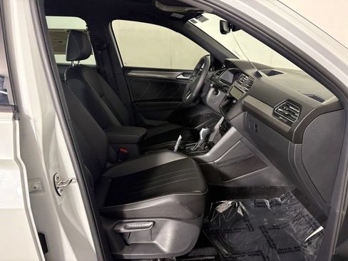 Used 2022 Volkswagen Tiguan SE R-Line AWD/4WD image 37