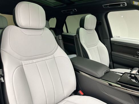 New 2026 Land Rover Range Rover Sport Dynamic SE image 14