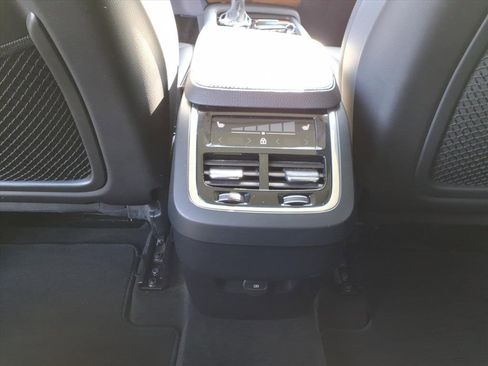 Used 2022 Volvo XC90 T6 Momentum w/ Advanced Package image 28
