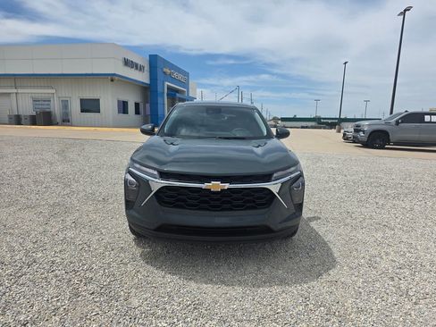 New 2026 Chevrolet Trax LS w/ LS Convenience Package FWD image 8