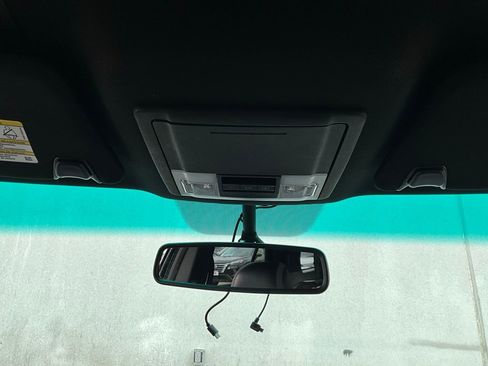 Used 2017 Ford Explorer XLT w/ Equipment Group 202A image 17