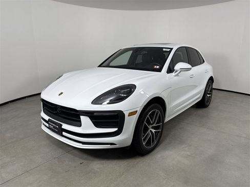 Certified 2025 Porsche Macan image 1