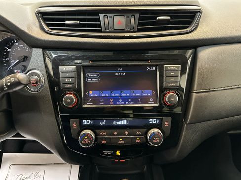 Certified 2019 Nissan Rogue SV image 5