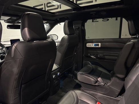 Used 2022 Ford Explorer ST w/ ST Street Pack image 32