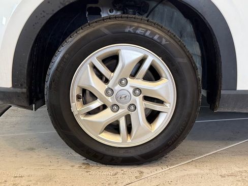 Used 2022 Hyundai Venue SE FWD image 25