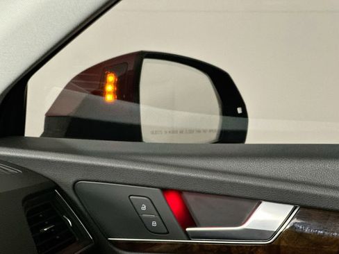 Used 2018 Audi Q5 2.0T Premium Plus w/ Premium Plus Package image 26