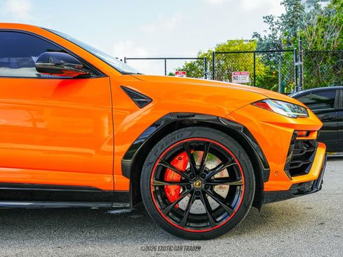Used 2022 Lamborghini Urus image 11