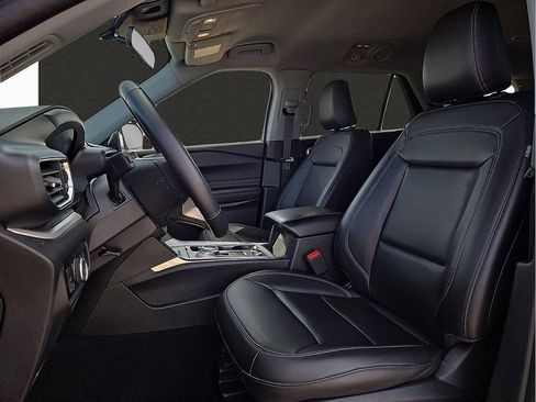 Used 2023 Ford Explorer XLT w/ Equipment Group 202A image 14