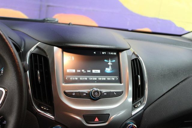 Used 2018 Chevrolet Cruze LT w/ LT Convenience Package FWD image 19