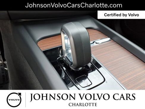Used 2024 Volvo XC60 B5 Plus image 19