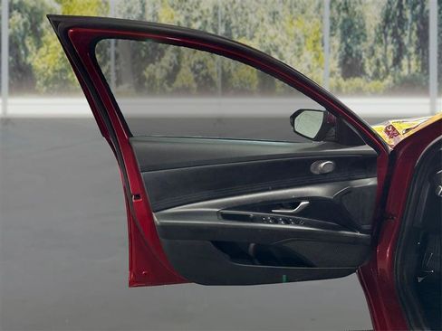 Used 2024 Hyundai Elantra SEL FWD image 20