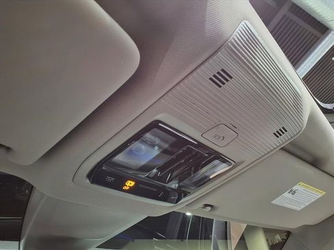 Used 2024 Volkswagen Atlas Peak Edition SE image 14