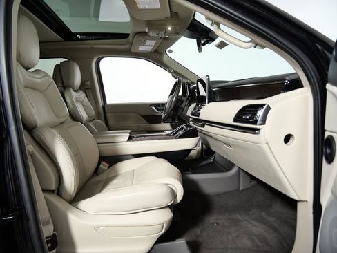 Certified 2021 Lincoln Navigator Reserve w/ Luxury Package AWD/4WD image 10